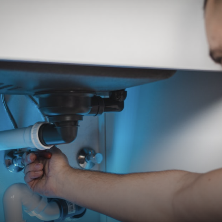 Heizungsarbeiten RIETH Handwerker bei Heizungsarbeiten – RIETH Sanitär und Energie Konzept